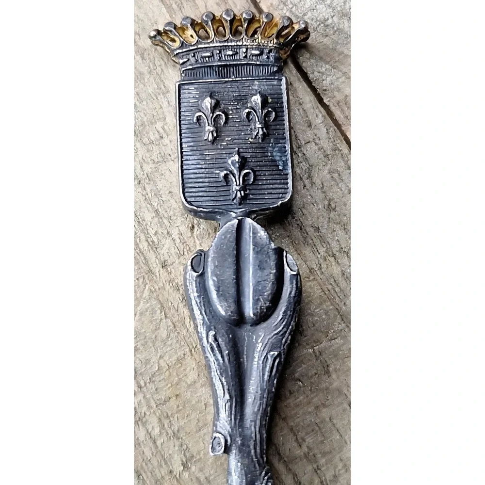 Vintage Vimy France‎ Souvenir Spoon Twig Handle Fleur-de-Lis Crest Heraldic